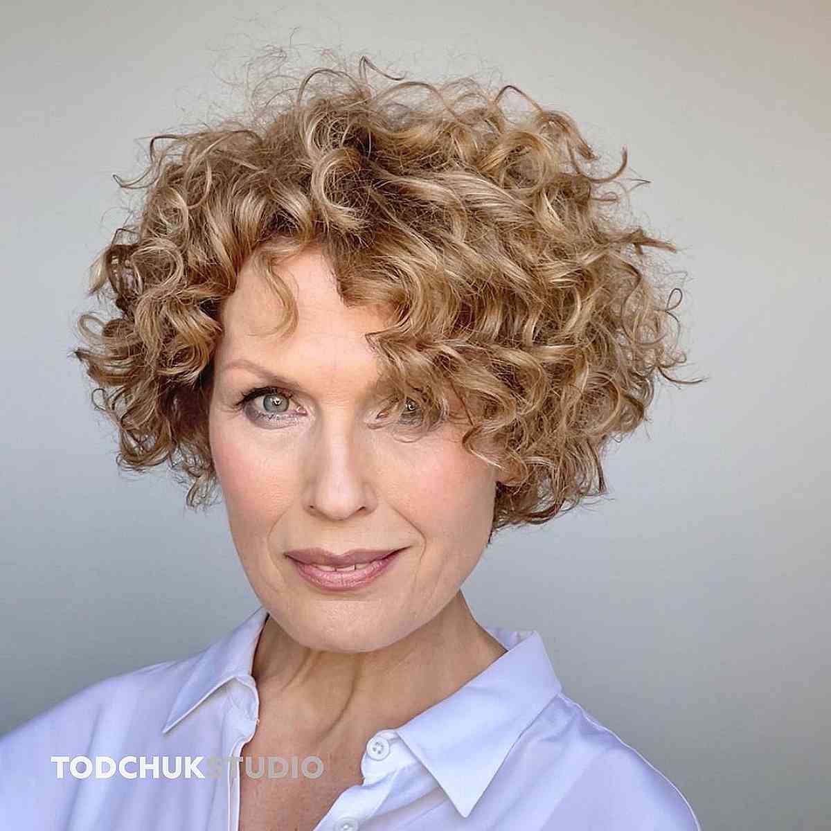 80+ Youthful Hairstyles & Haircuts for Women Over 50