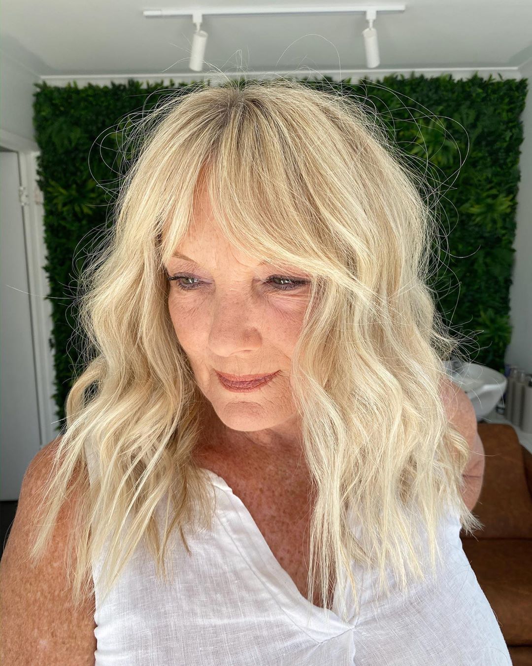 80+ Youthful Hairstyles & Haircuts for Women Over 50