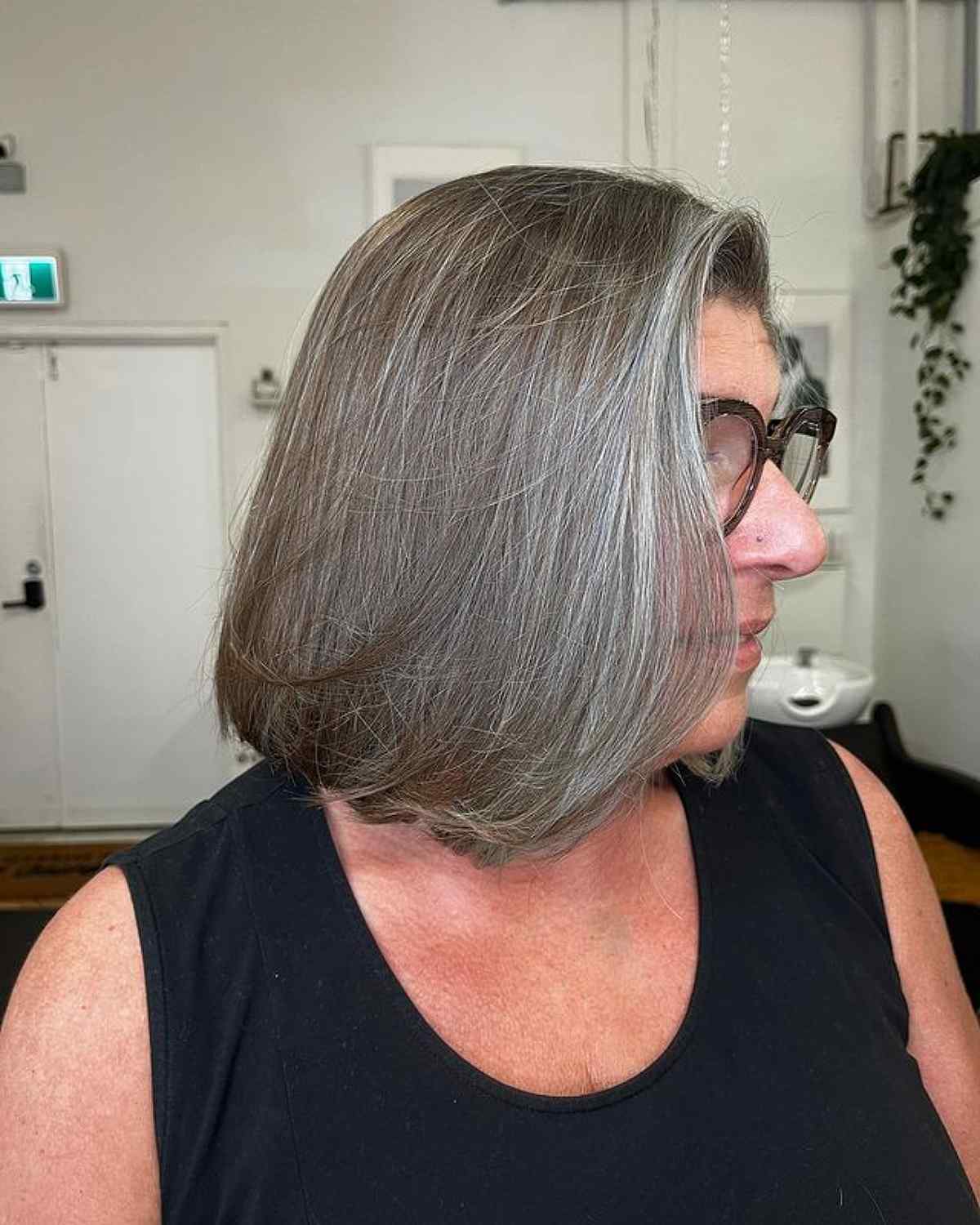 80+ Youthful Hairstyles & Haircuts for Women Over 50