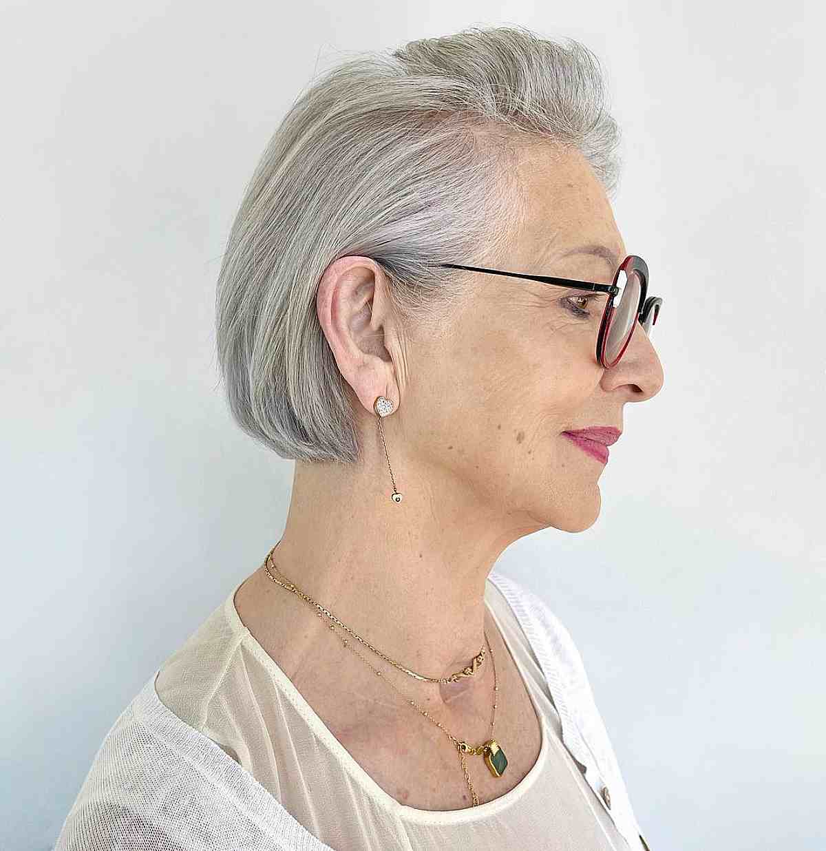 80+ Youthful Hairstyles & Haircuts for Women Over 50