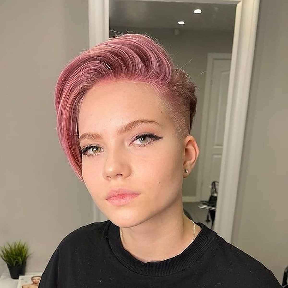 29 Trendsetting Androgynous Haircuts for the Modern Individual
