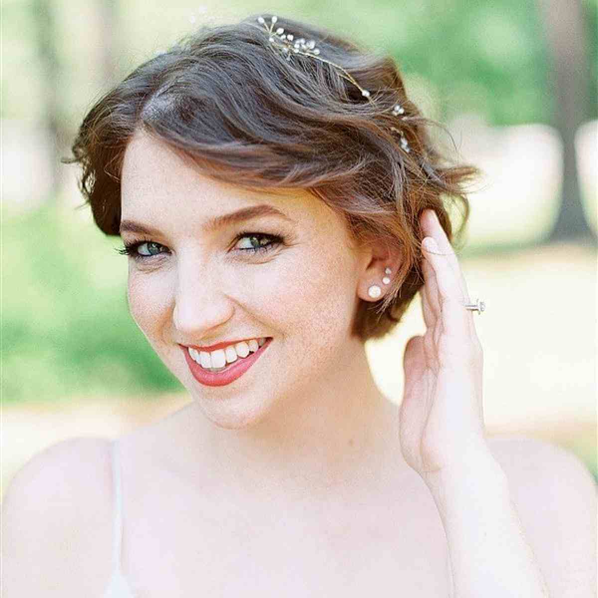 34 Gorgeous Short Wedding Hairstyles and Bridal Hair Ideas