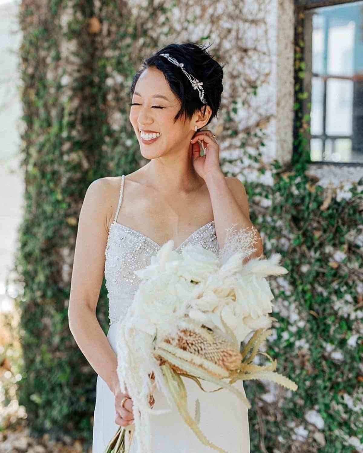 34 Gorgeous Short Wedding Hairstyles and Bridal Hair Ideas