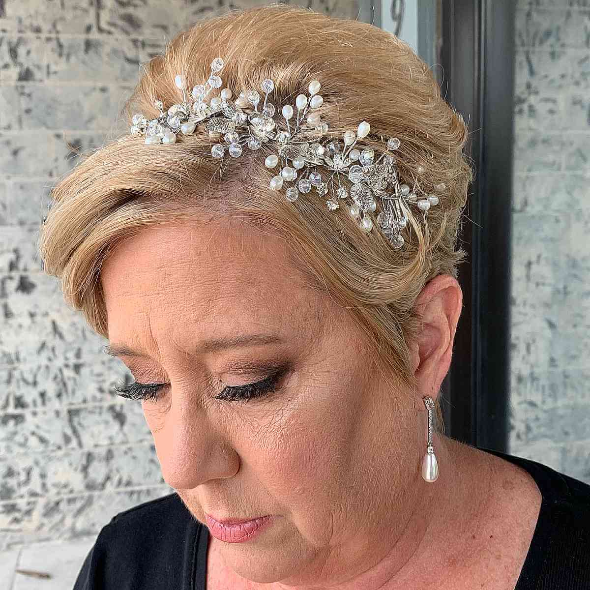 34 Gorgeous Short Wedding Hairstyles and Bridal Hair Ideas