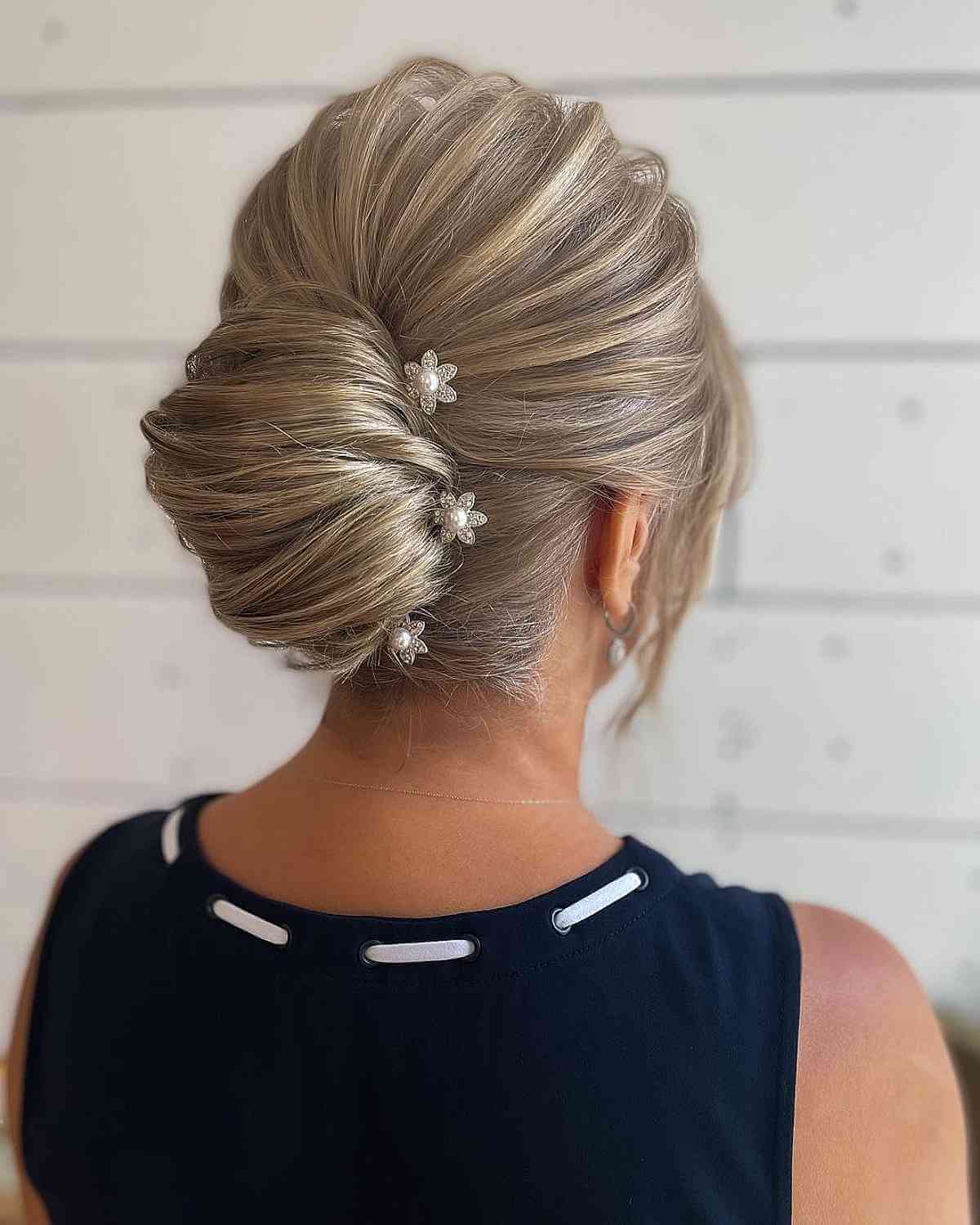 Mother of the Bride Hairstyles: 28 Elegant Looks for 2025