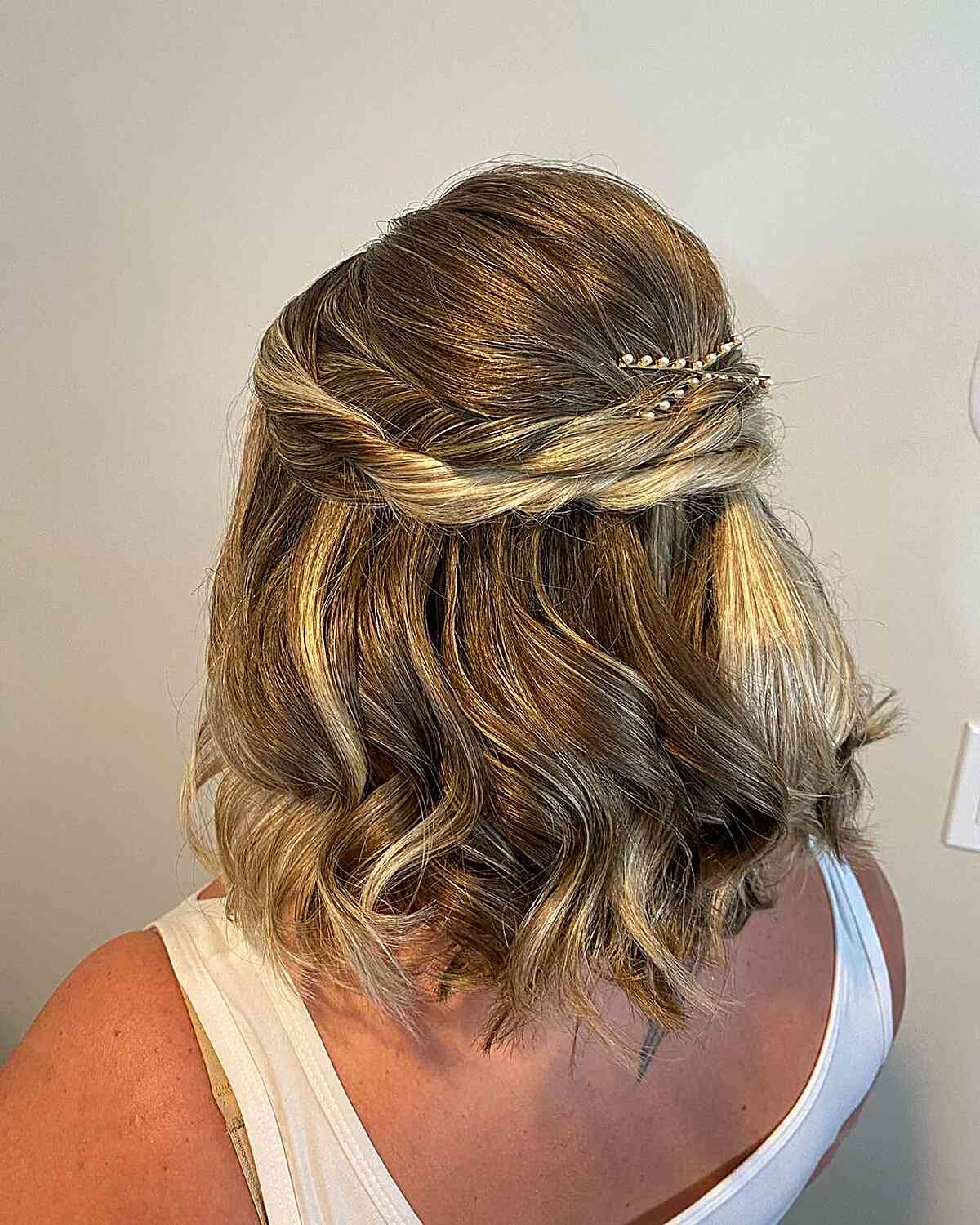 41 Simple &#038; Cute Wedding Guest Hairstyle Ideas