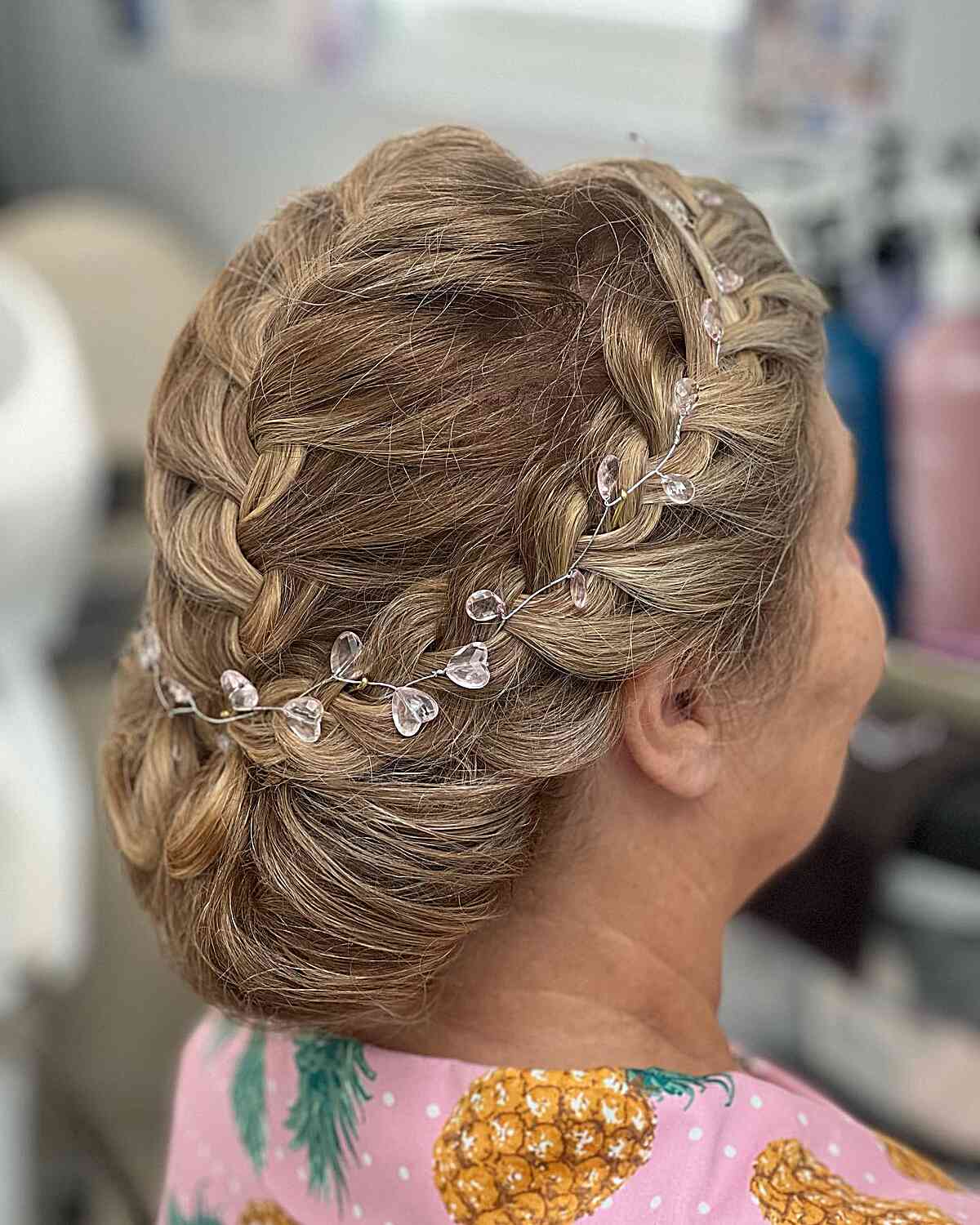 27 Elegant Mother of the Groom Hairstyles for Your Son&#8217;s Big Day