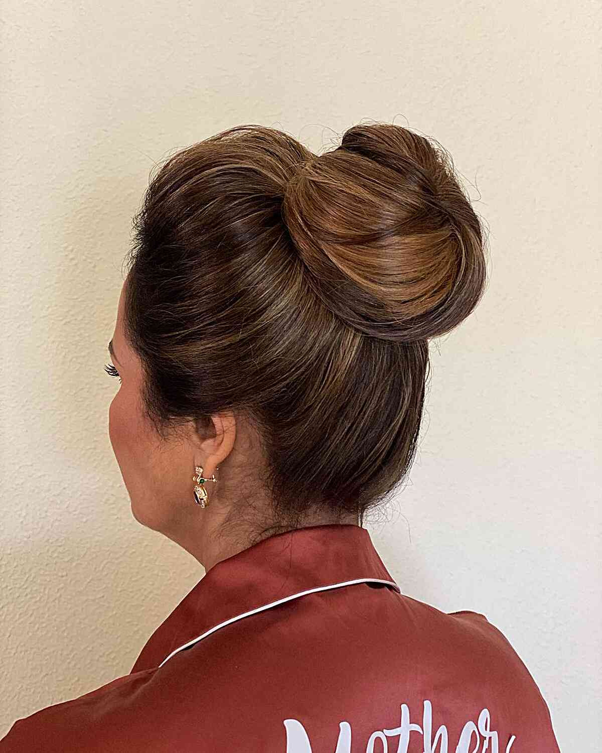 27 Elegant Mother of the Groom Hairstyles for Your Son&#8217;s Big Day
