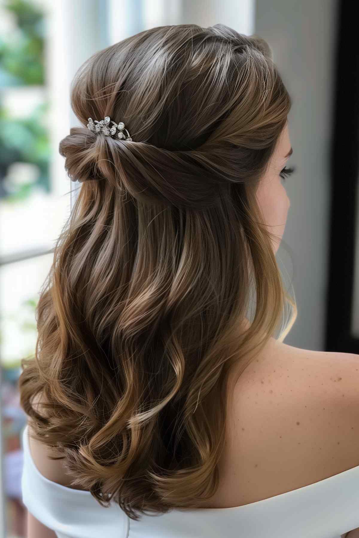 25 Best Wedding Hairstyle Ideas for Medium-Length Hair in 2025