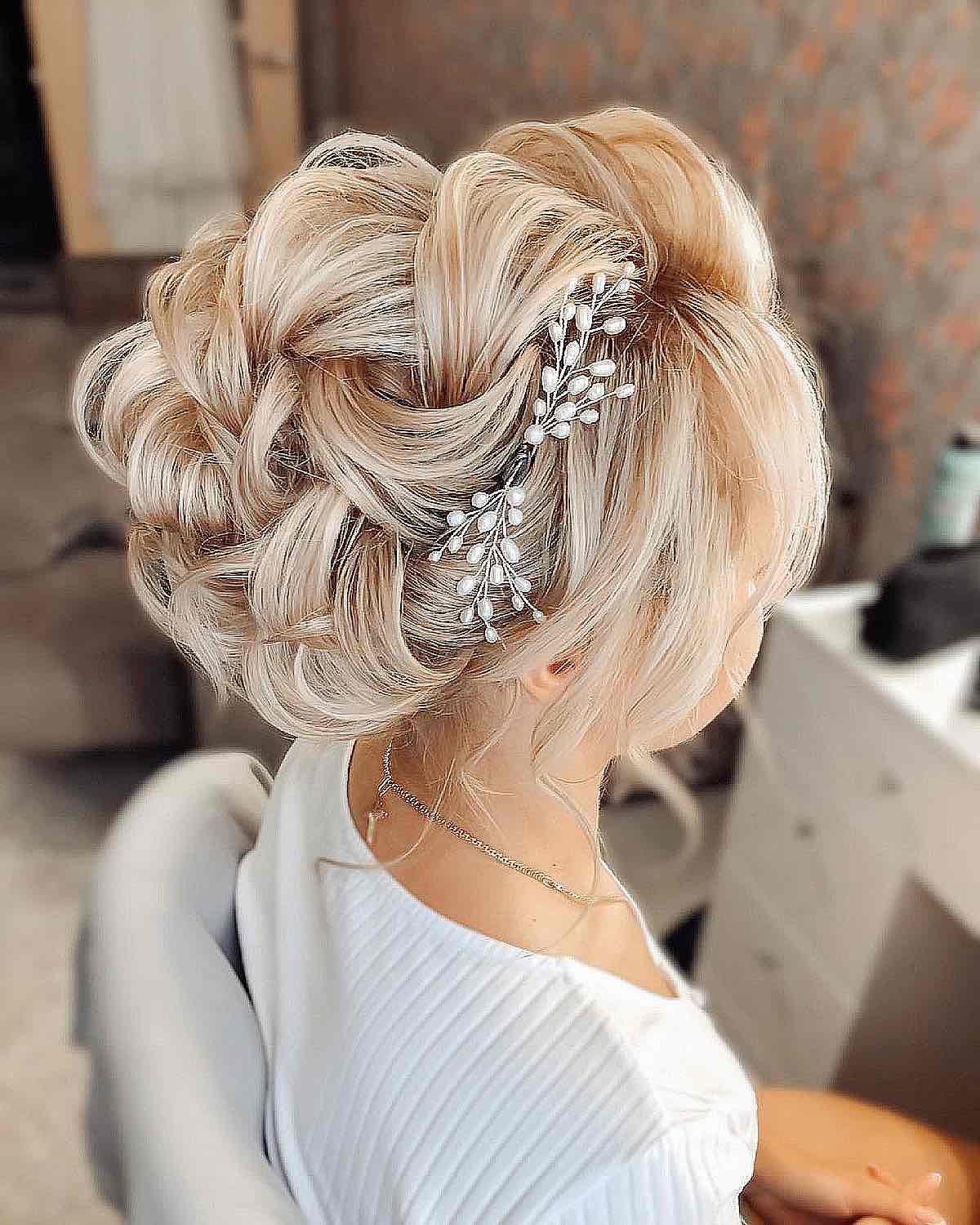35 Cutest Prom Updos for 2025 &#8211; Easy Updo Hairstyles
