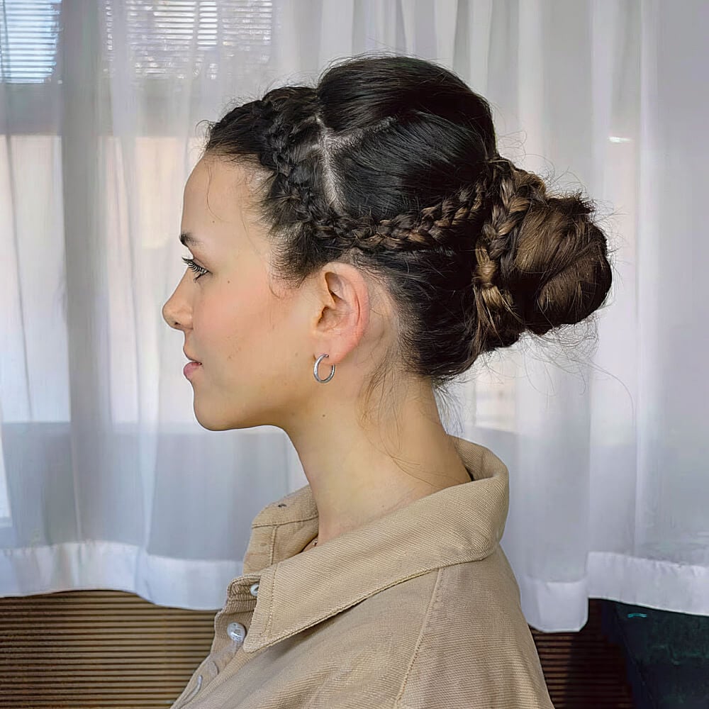 19 Cutest Prom Hairstyles for Medium-Length Hair for 2025