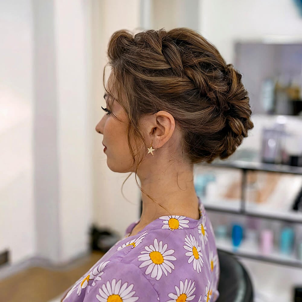 19 Cutest Prom Hairstyles for Medium-Length Hair for 2025