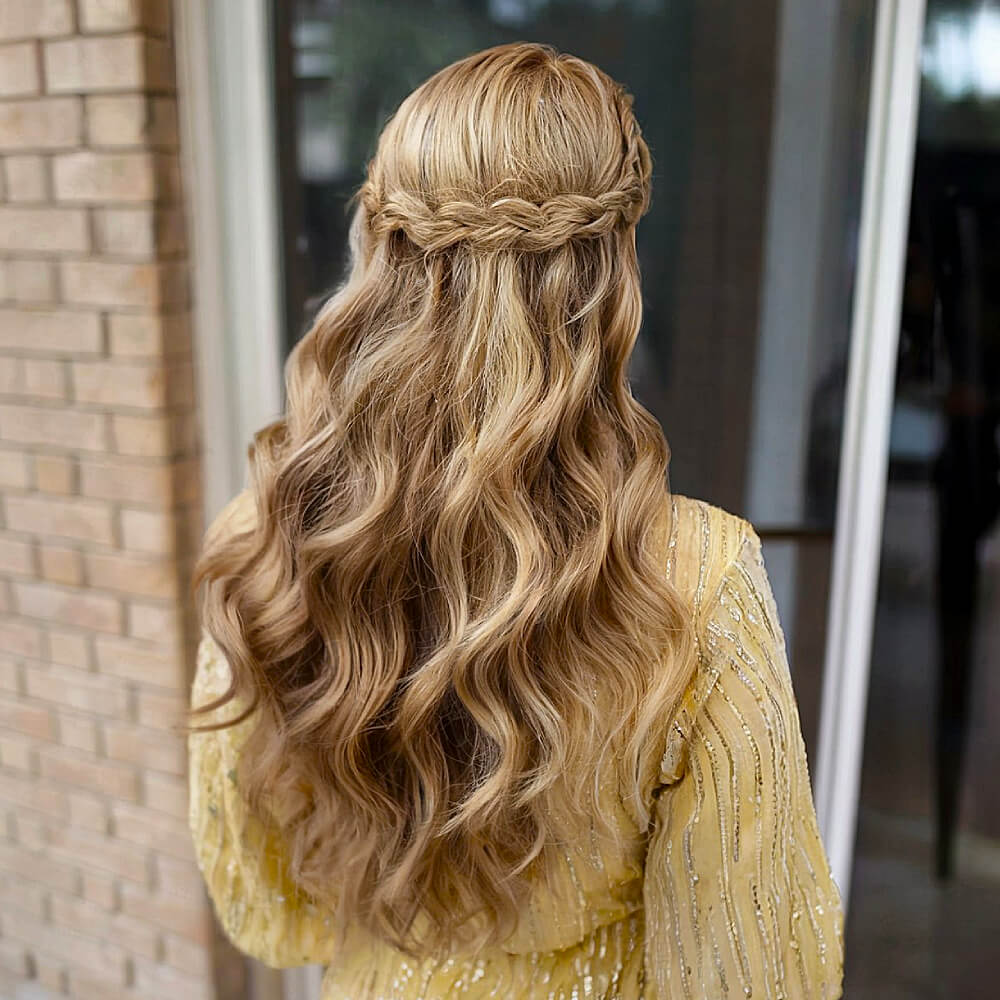 22 Stunning Curly Prom Hairstyles for 2025 &#8211; Updos, Down Do&#8217;s &#038; Braids!