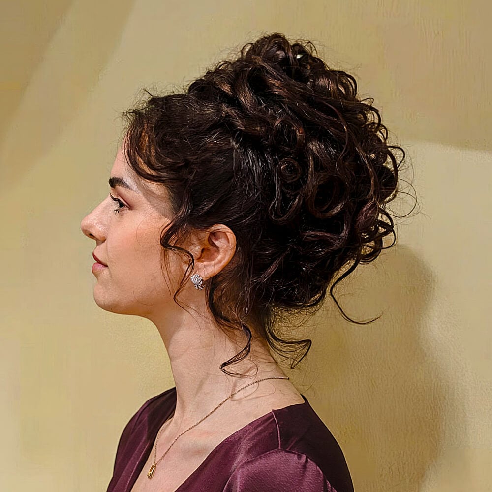 22 Stunning Curly Prom Hairstyles for 2025 &#8211; Updos, Down Do&#8217;s &#038; Braids!