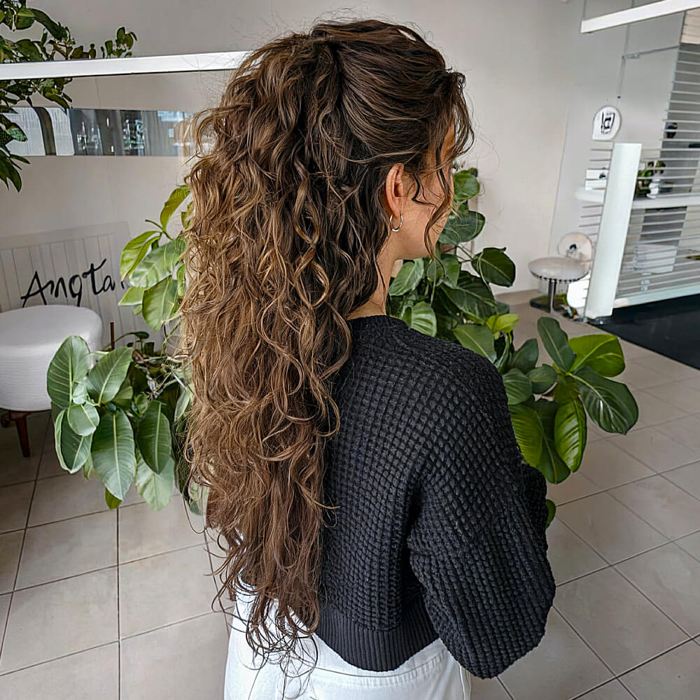 22 Stunning Curly Prom Hairstyles for 2025 &#8211; Updos, Down Do&#8217;s &#038; Braids!