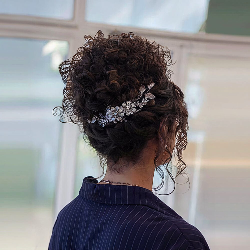 22 Stunning Curly Prom Hairstyles for 2025 &#8211; Updos, Down Do&#8217;s &#038; Braids!