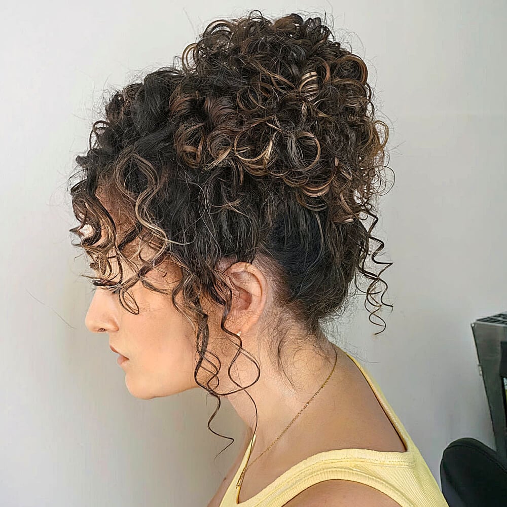 22 Stunning Curly Prom Hairstyles for 2025 &#8211; Updos, Down Do&#8217;s &#038; Braids!