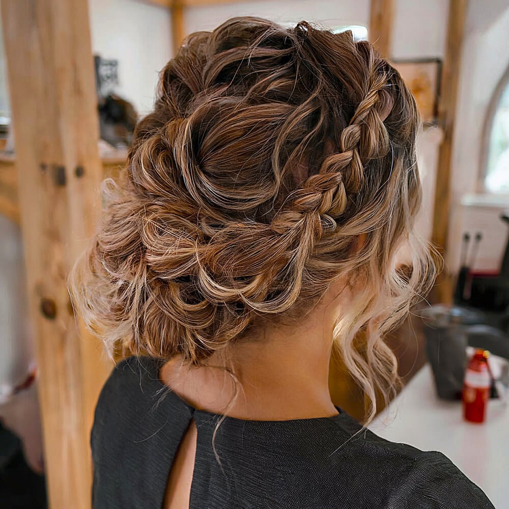 22 Stunning Curly Prom Hairstyles for 2025 &#8211; Updos, Down Do&#8217;s &#038; Braids!