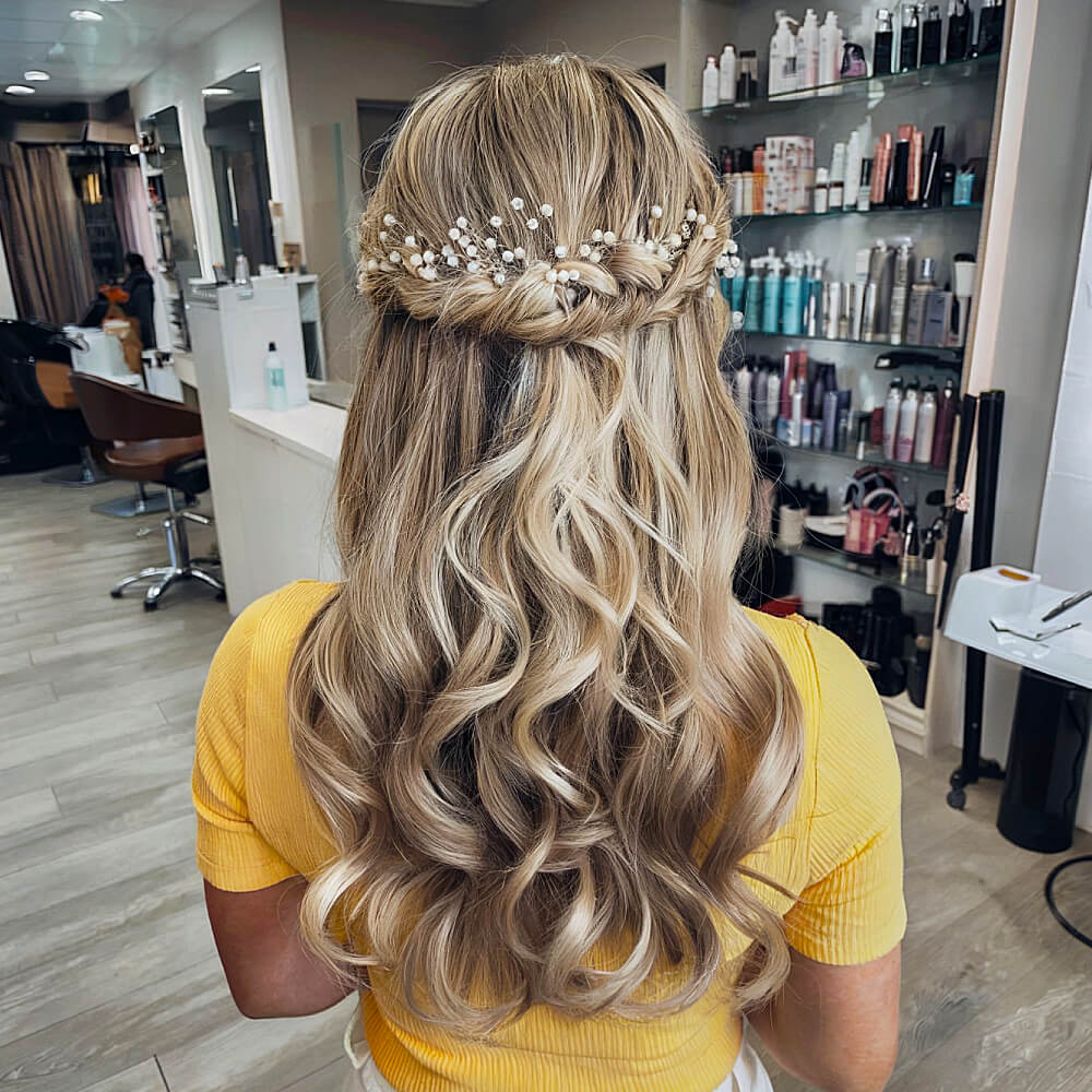 25 Perfectly Gorgeous Down Hairstyles for Prom 2025