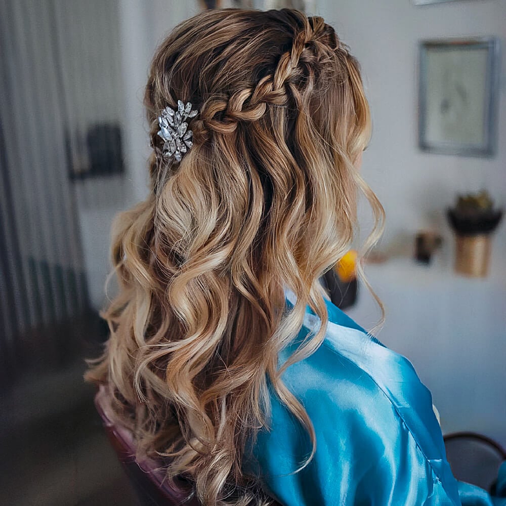 25 Perfectly Gorgeous Down Hairstyles for Prom 2025