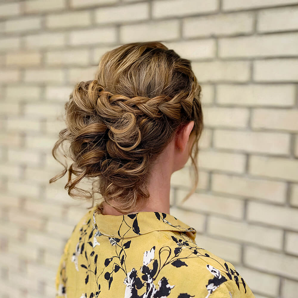 35 Cute &#038; Easy Prom Hairstyles for Long Hair for 2025
