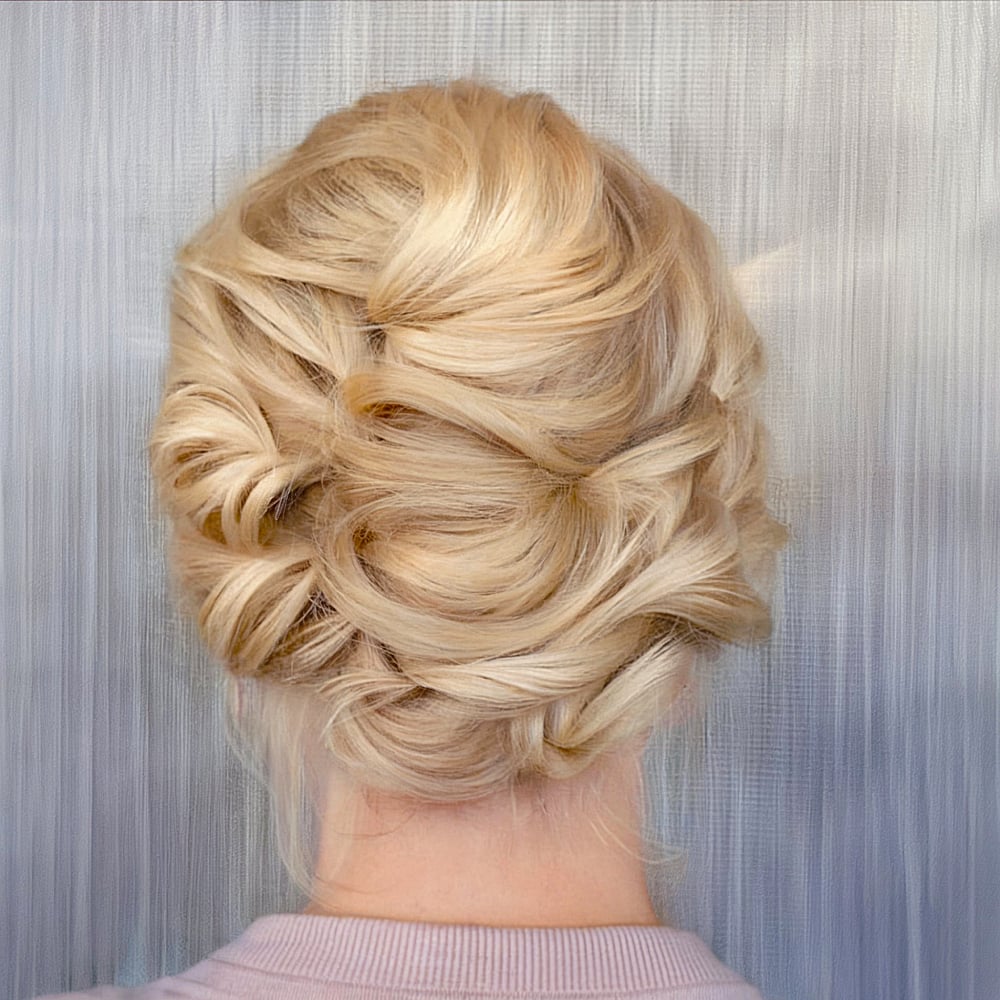 35 Cute &#038; Easy Prom Hairstyles for Long Hair for 2025