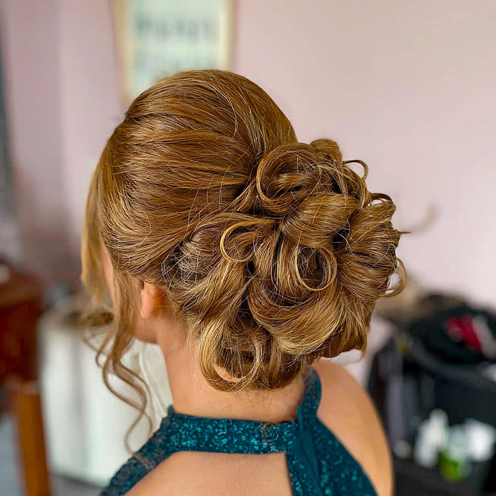 35 Cute &#038; Easy Prom Hairstyles for Long Hair for 2025