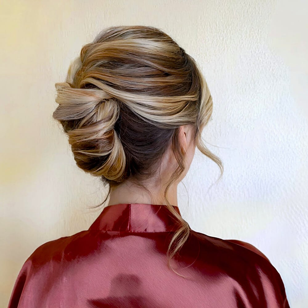 35 Cute &#038; Easy Prom Hairstyles for Long Hair for 2025