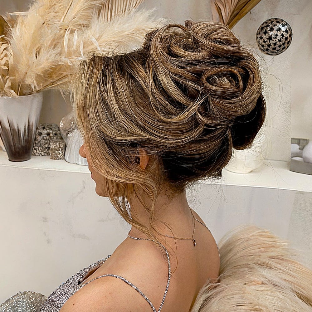 25 Prettiest Prom Updos for Long Hair for 2025