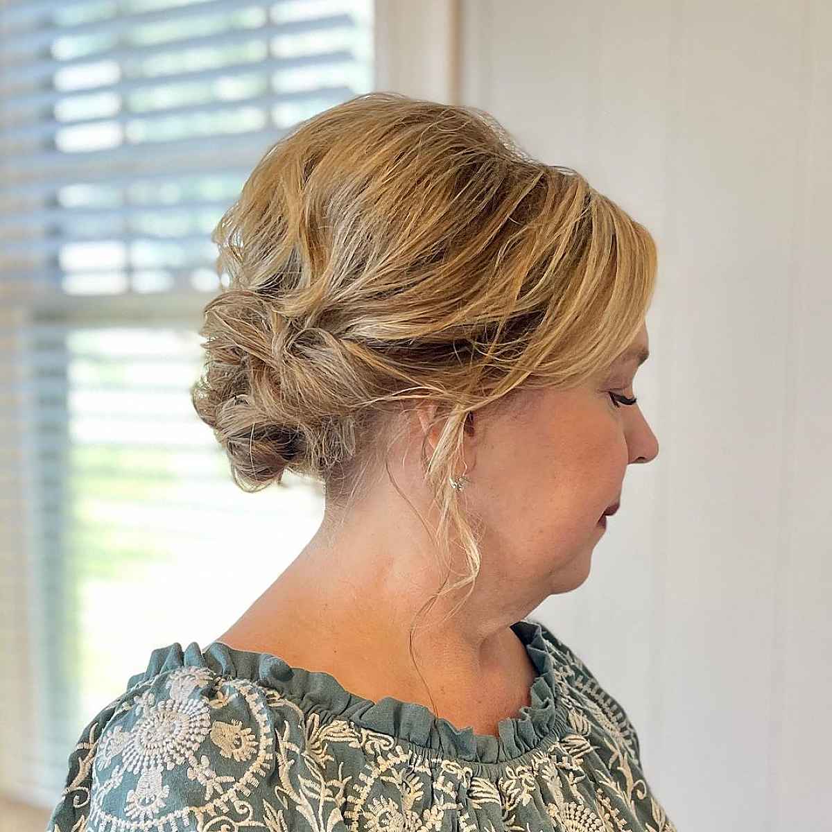 32 Cute & Easy Updos for Short Hair for Special Occasions