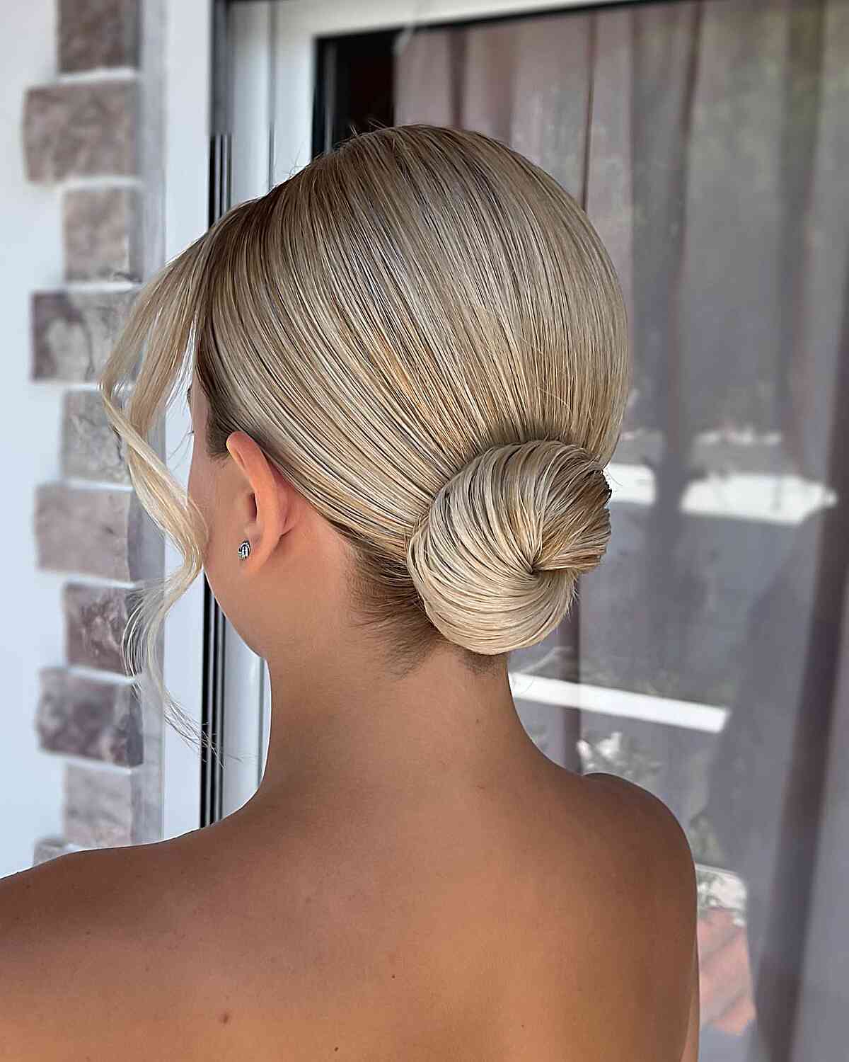 30 Cute & Easy Bun Hairstyles to Try in 2025