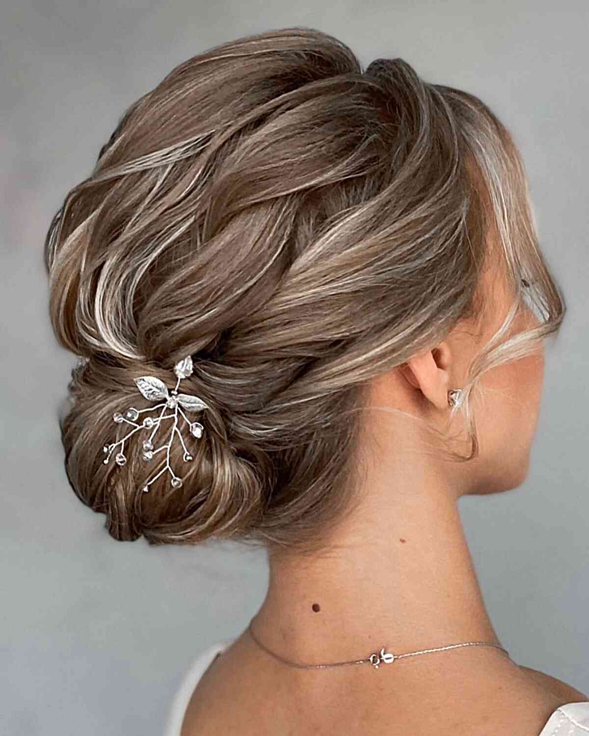 30 Cute & Easy Bun Hairstyles to Try in 2025