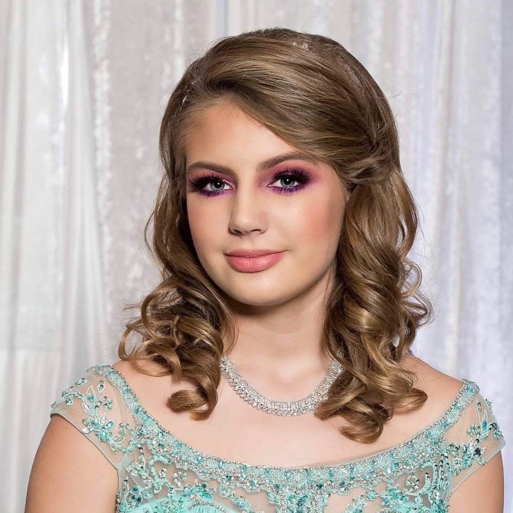 22 Quinceanera Hairstyle Ideas for Her Special Day