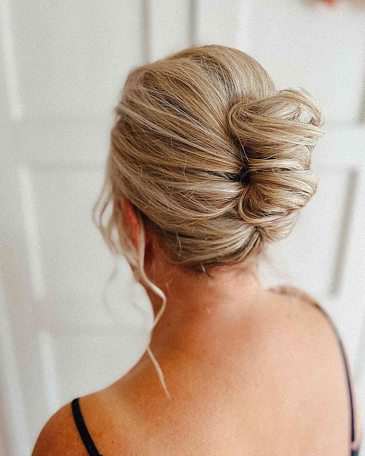 33 Super Easy Updos for Beginners to Try in 2025