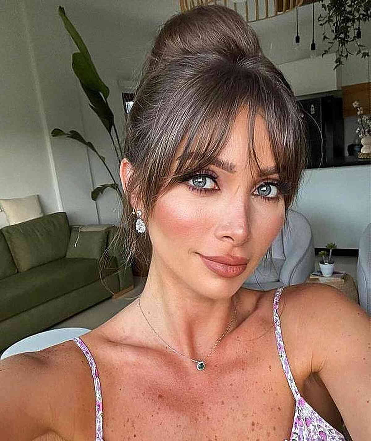 33 Super Easy Updos for Beginners to Try in 2025