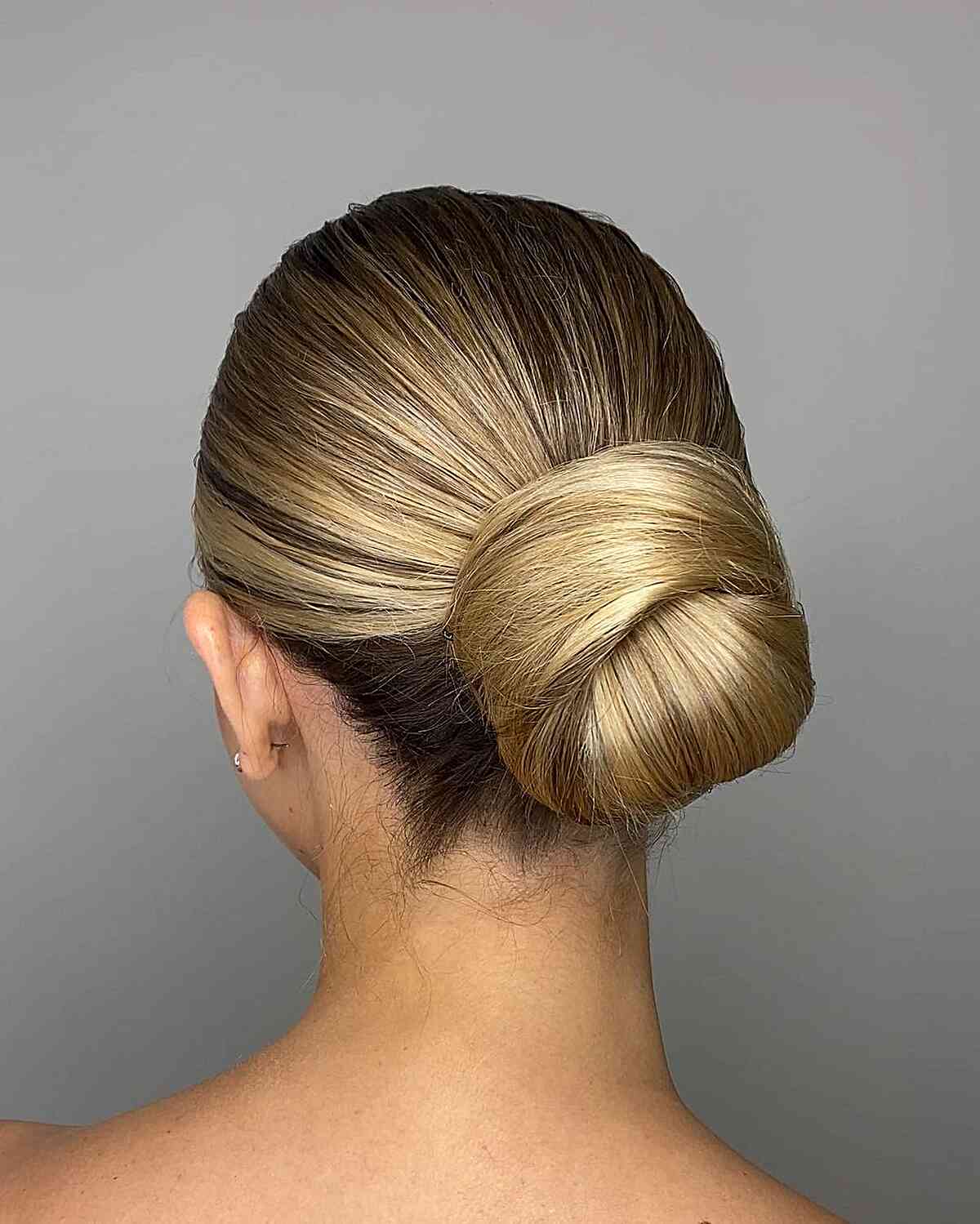 33 Super Easy Updos for Beginners to Try in 2025