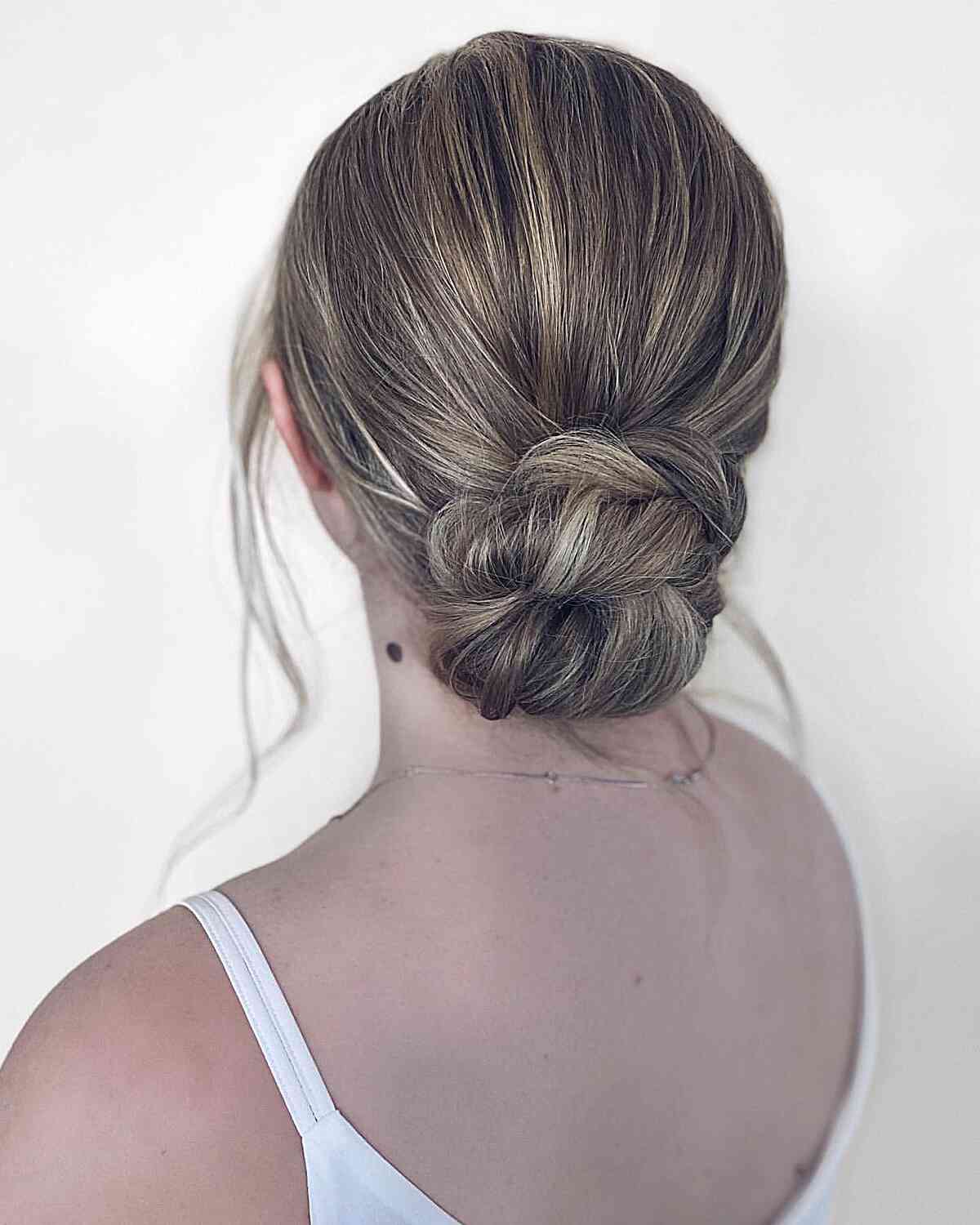 33 Super Easy Updos for Beginners to Try in 2025