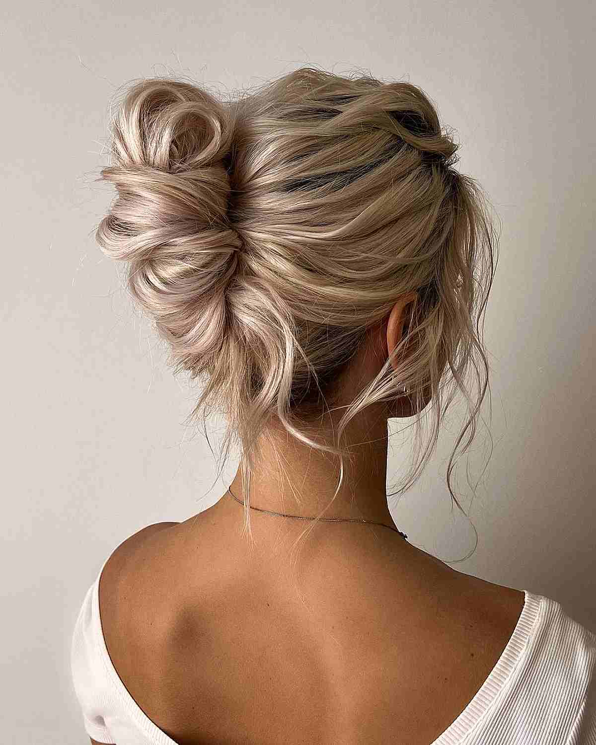 33 Super Easy Updos for Beginners to Try in 2025