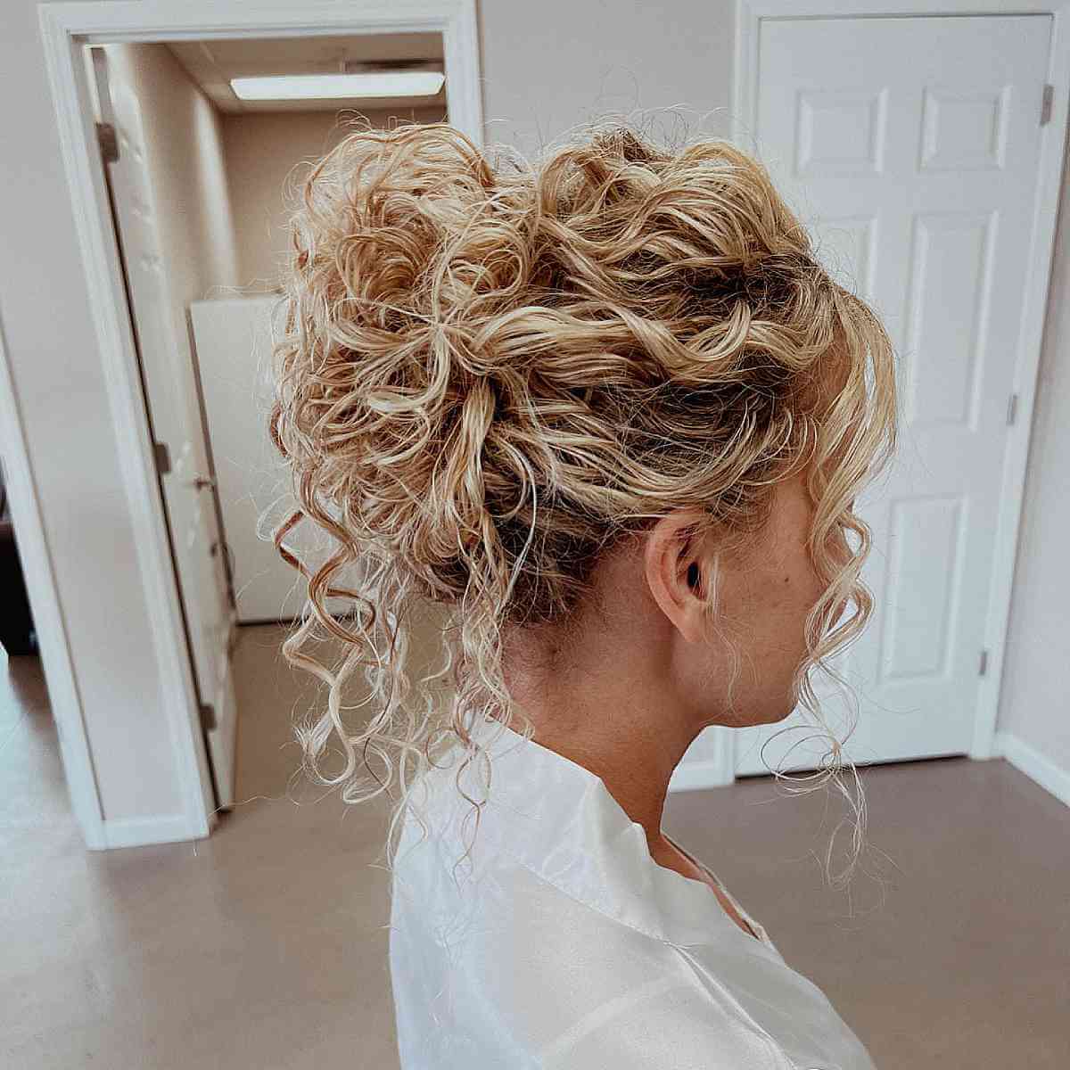33 Super Easy Updos for Beginners to Try in 2025