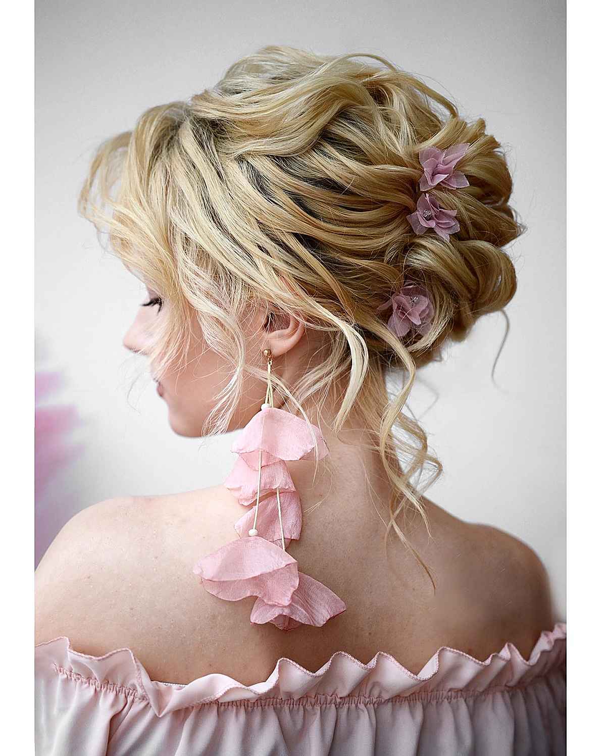 33 Super Easy Updos for Beginners to Try in 2025