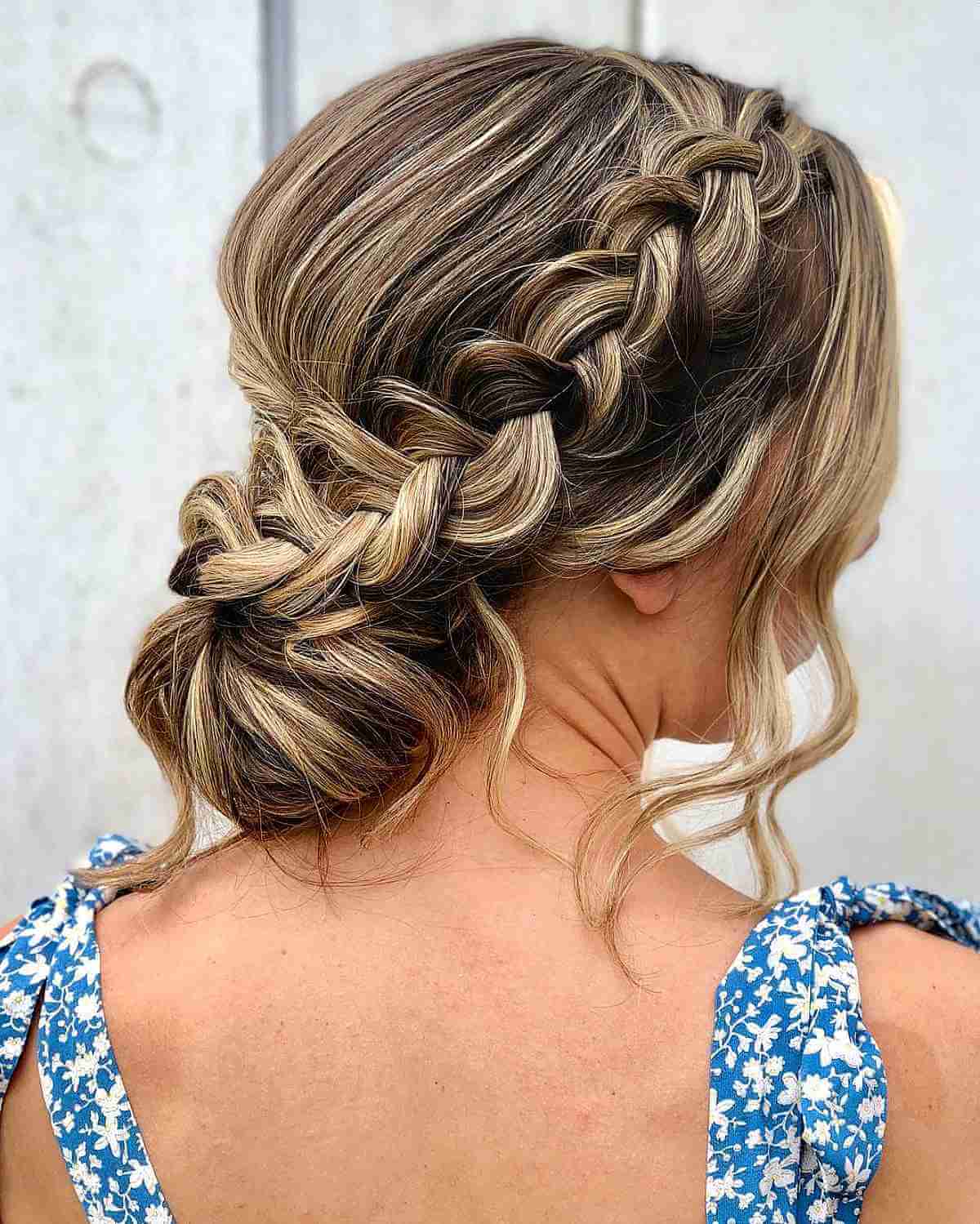 33 Super Easy Updos for Beginners to Try in 2025