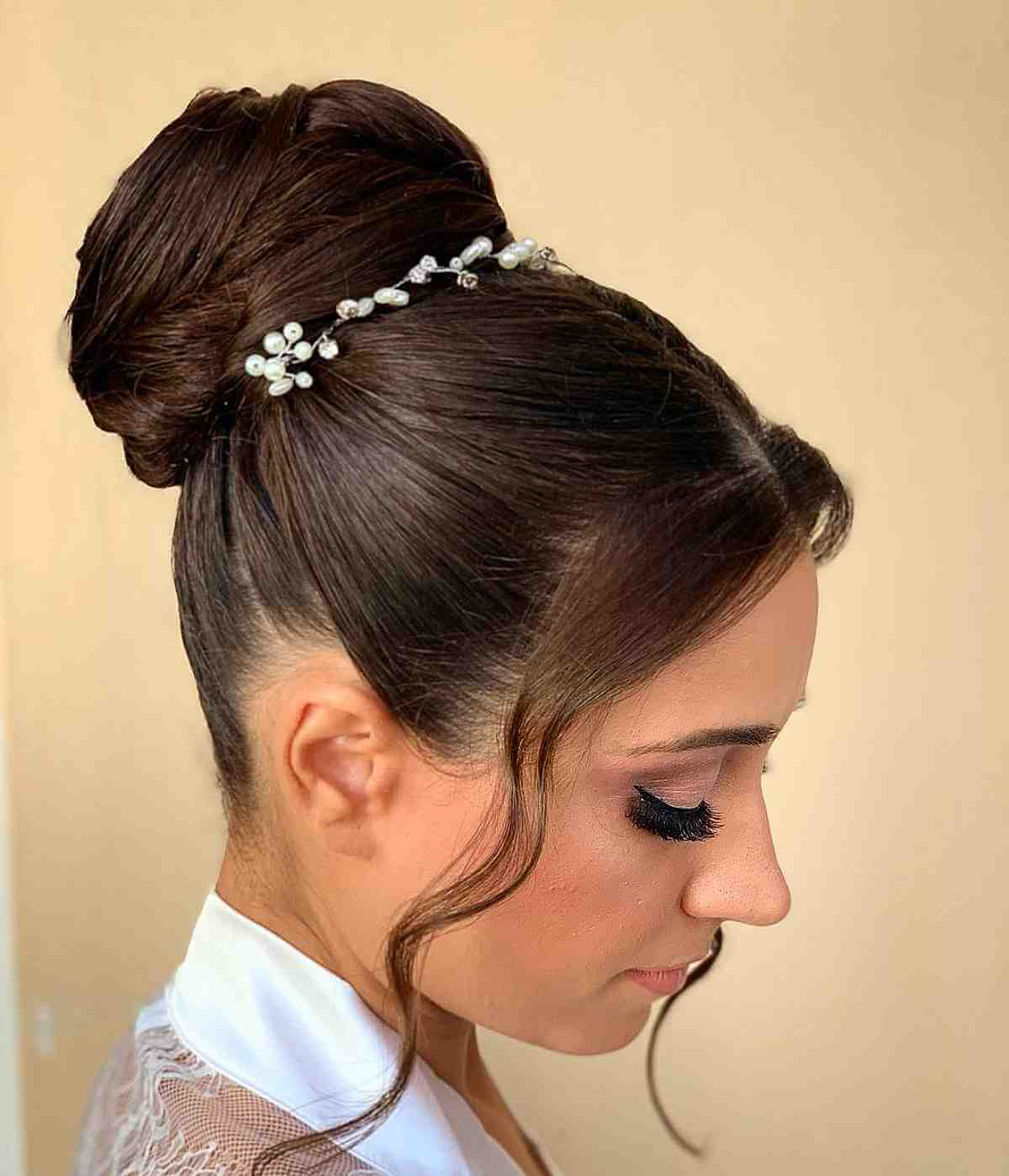 33 Super Easy Updos for Beginners to Try in 2025