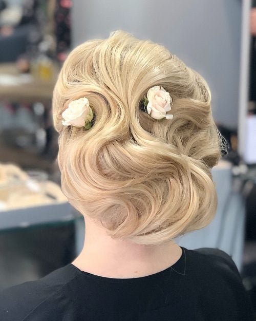 33 Super Easy Updos for Beginners to Try in 2025