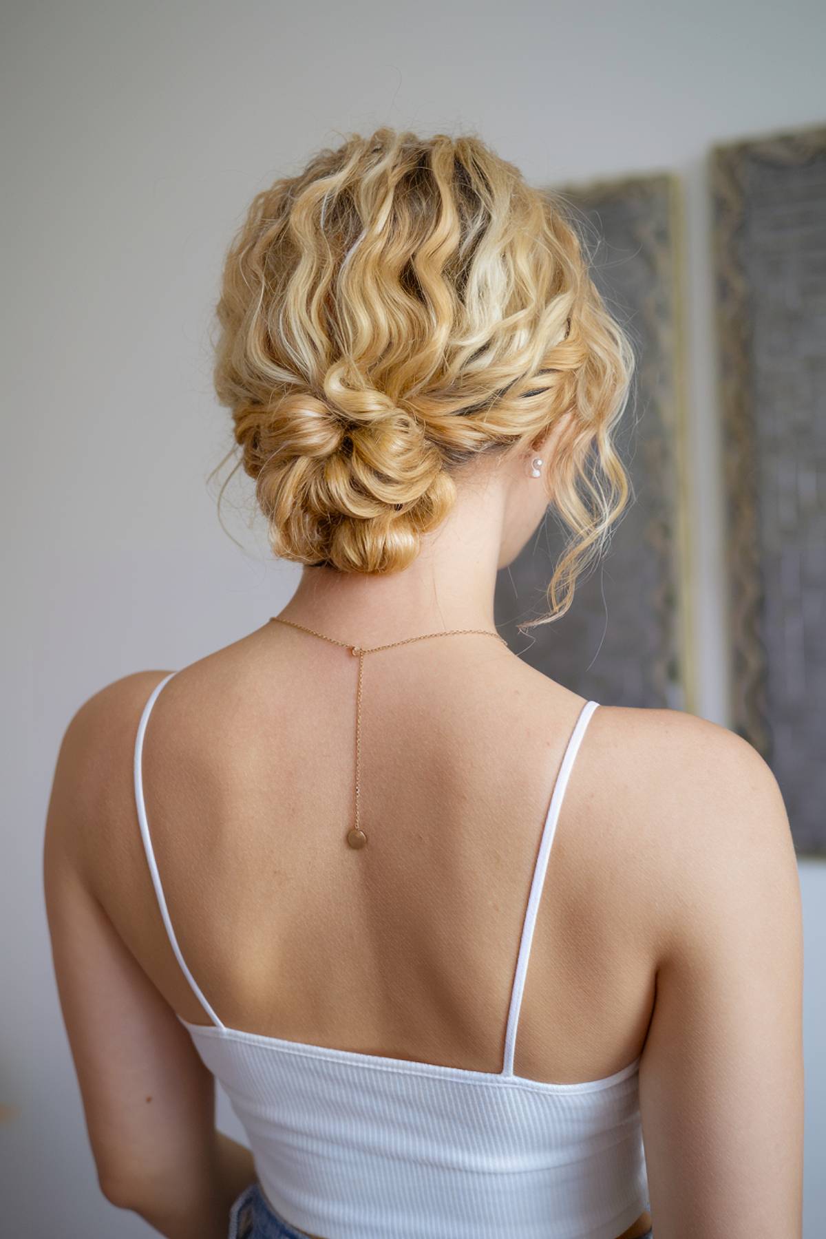 15+ Chic Curly Hair Bun Hairstyles to Try in 2025