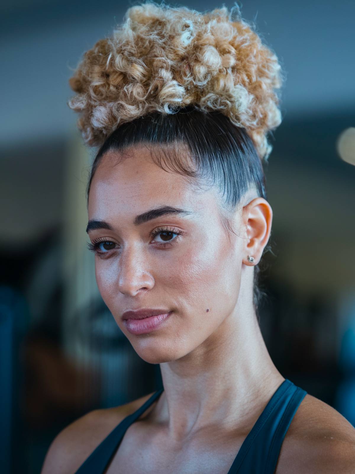 15+ Chic Curly Hair Bun Hairstyles to Try in 2025