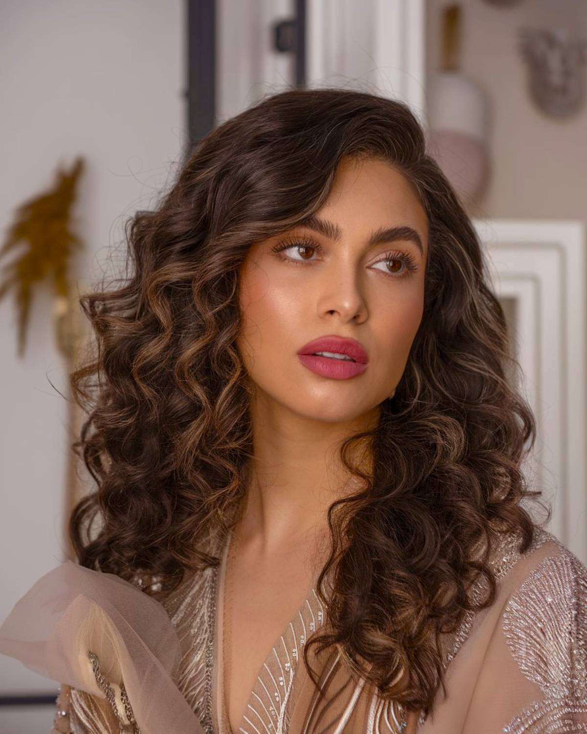 15+ Glam Hairstyles to Make You Feel Red Carpet-Ready in 2025