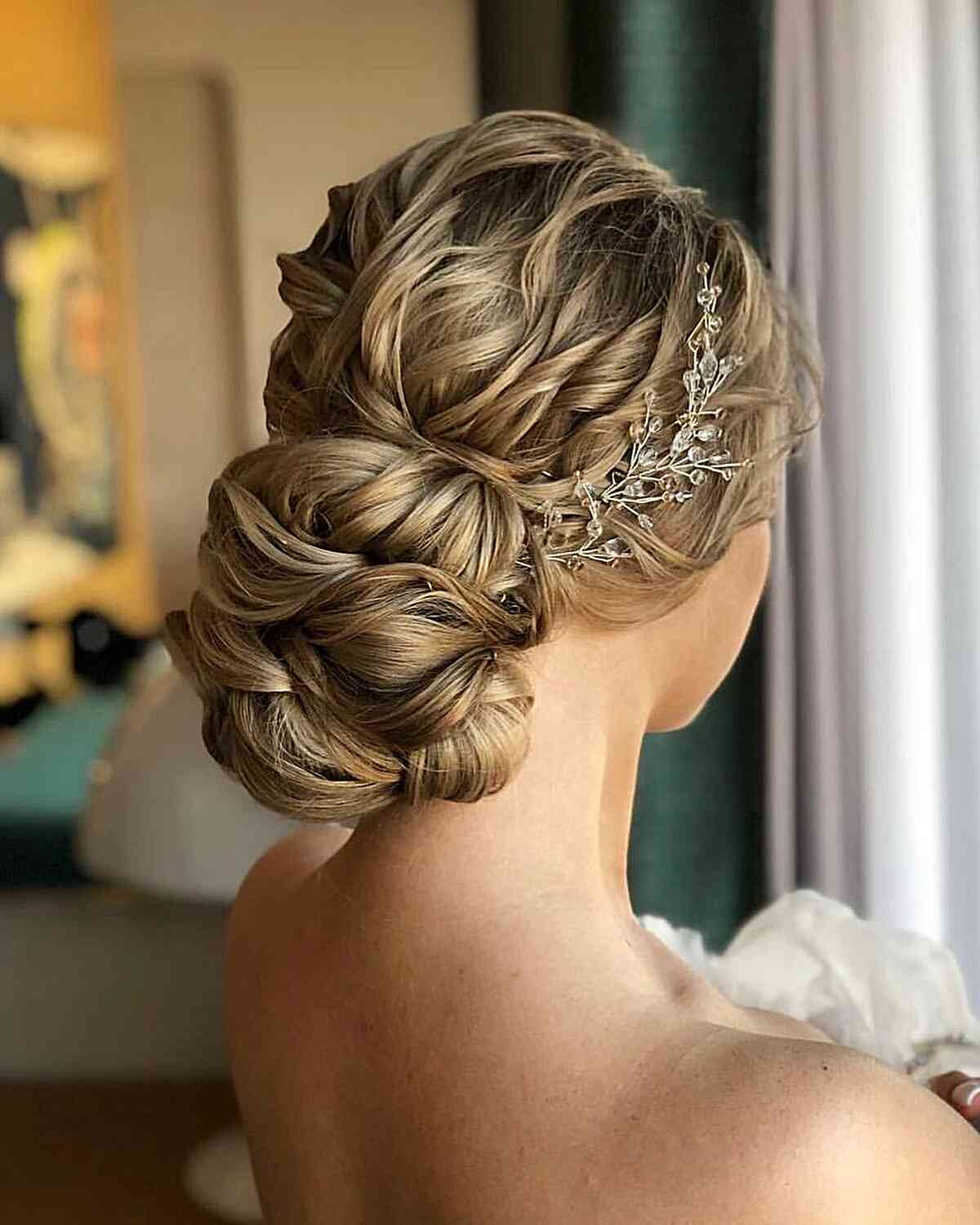 Updos for Long Hair – Cute &amp; Easy Updos for 2025
