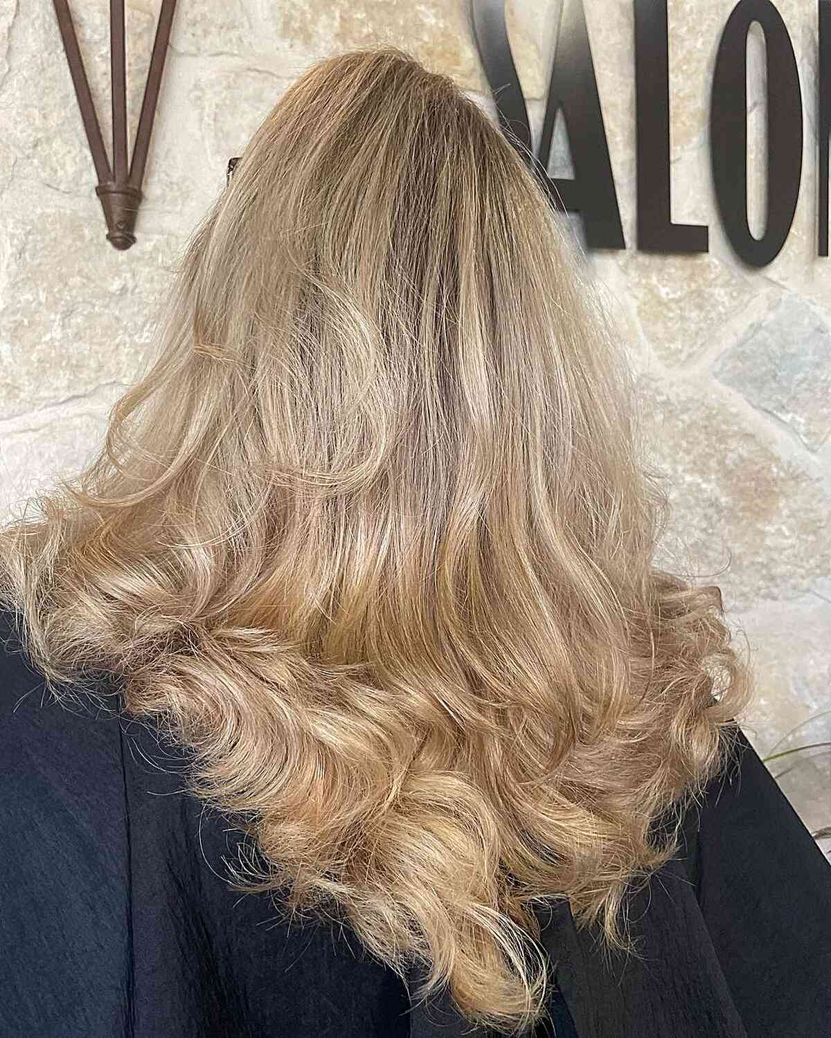 40 V-Cut on Long Hair Ideas for That Trendy V Shape Look