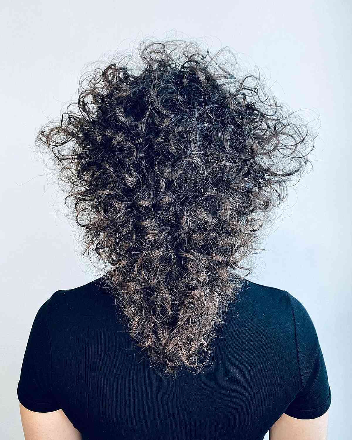 40 V-Cut on Long Hair Ideas for That Trendy V Shape Look