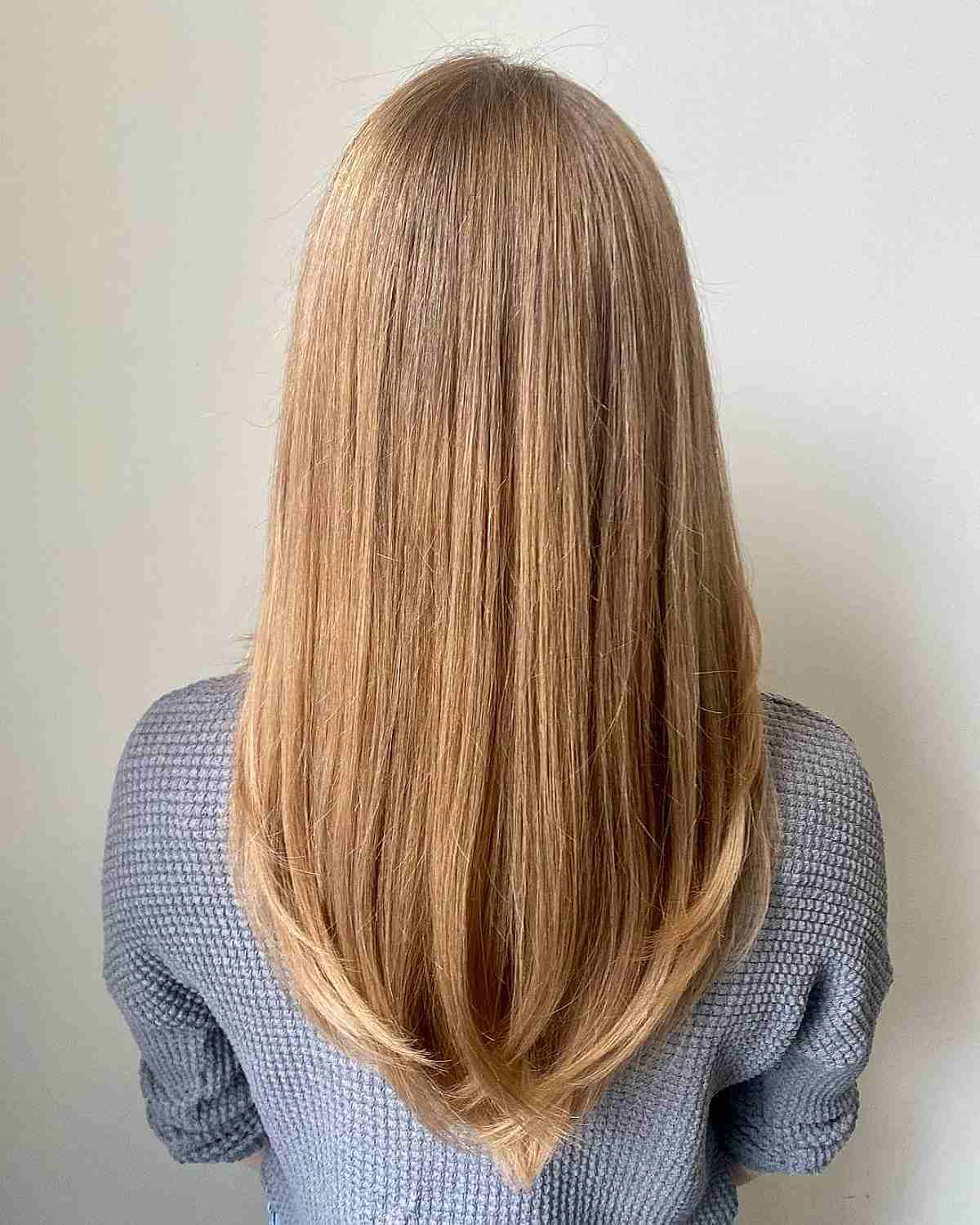 40 V-Cut on Long Hair Ideas for That Trendy V Shape Look